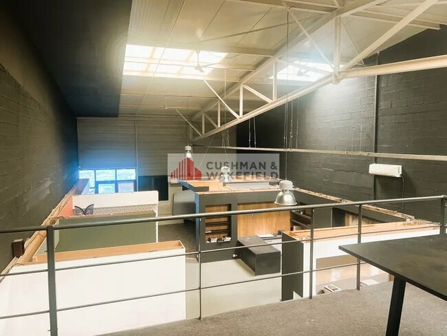 Plus de détails pour Local commercial à louer