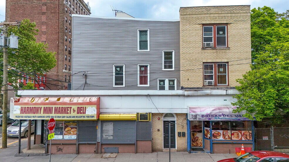 104 Storms Ave, Jersey City, NJ à vendre - Photo de l’immeuble – Image 3 sur 17