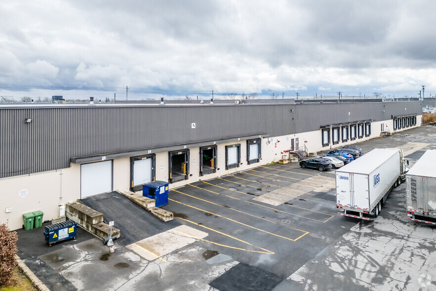 2900 Av André, Dorval, QC à louer - Photo de l’immeuble – Image 2 sur 3