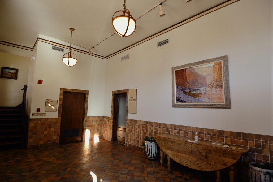114 N San Francisco St, Flagstaff, AZ à louer - Photo de l’immeuble – Image 3 sur 14