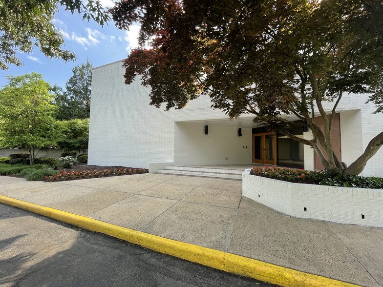 1914 Association Dr, Reston, VA à louer - Photo de l’immeuble – Image 1 sur 19