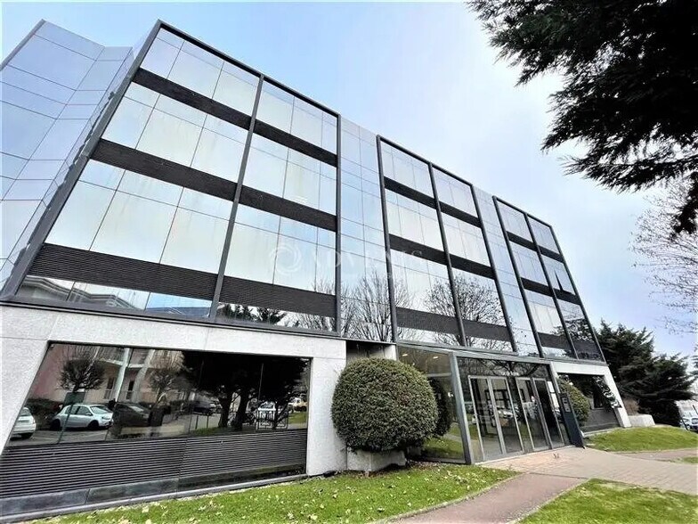 Bureau dans Rosny-sous-Bois à louer - Photo de l’immeuble – Image 1 sur 6