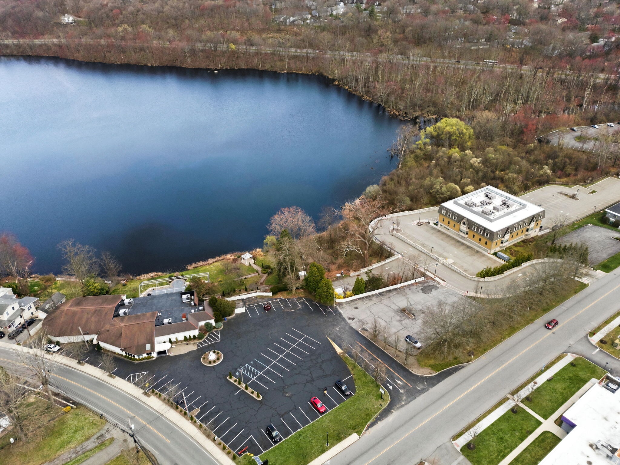 489 E Main St, Jefferson Valley, NY à louer Aérien– Image 1 sur 10