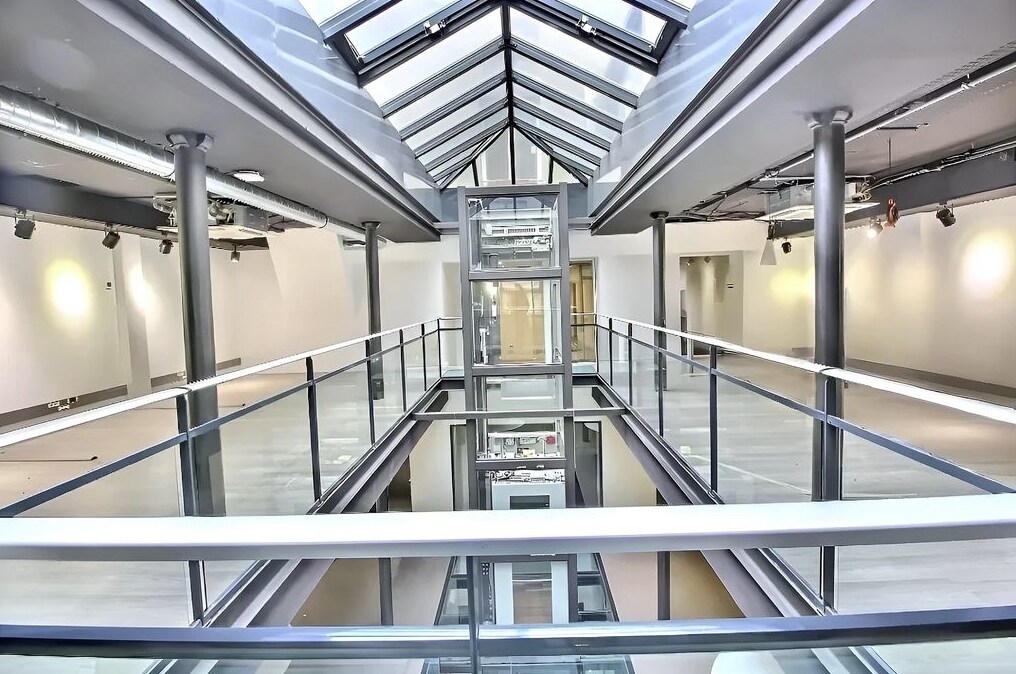 247 Rue Du Faubourg Saint-Martin, Paris, PAR 75010 - Lot 1 -  - Photo intérieure - Image 1 of 11