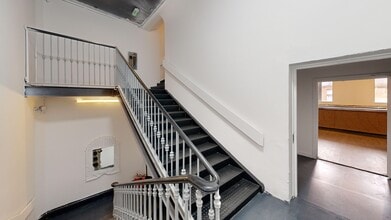 58 John Finnie St, Kilmarnock à louer Numérisation 3D Matterport– Image 1 sur 6