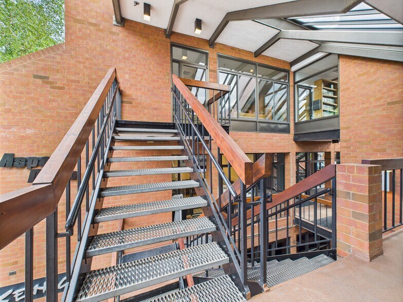 533 E Hopkins Ave, Aspen, CO à louer - Photo de l’immeuble – Image 2 sur 2
