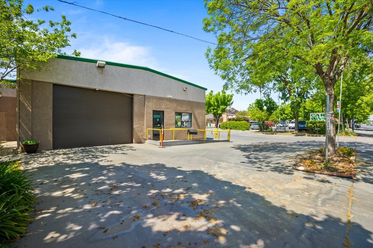 1625 Mangrove Ave, Chico, CA à louer Photo de l’immeuble– Image 1 sur 5