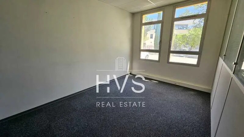 425 Rue René Descartes, Aix-en-Provence à louer - Photo de l’immeuble – Image 2 sur 5