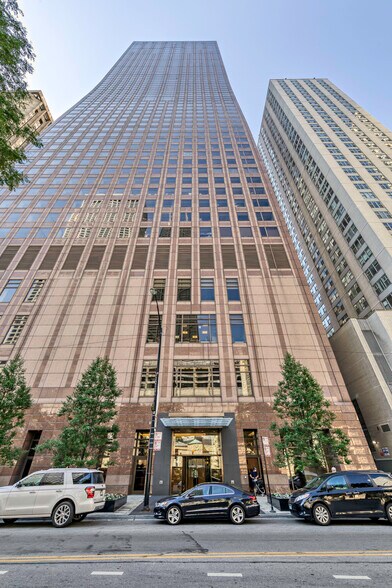 737 N Michigan Ave, Chicago, IL à louer - Photo de l’immeuble – Image 2 sur 22