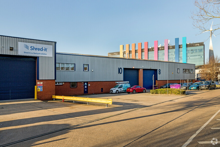 Shield Dr, Brentford à louer - Photo principale – Image 1 sur 4