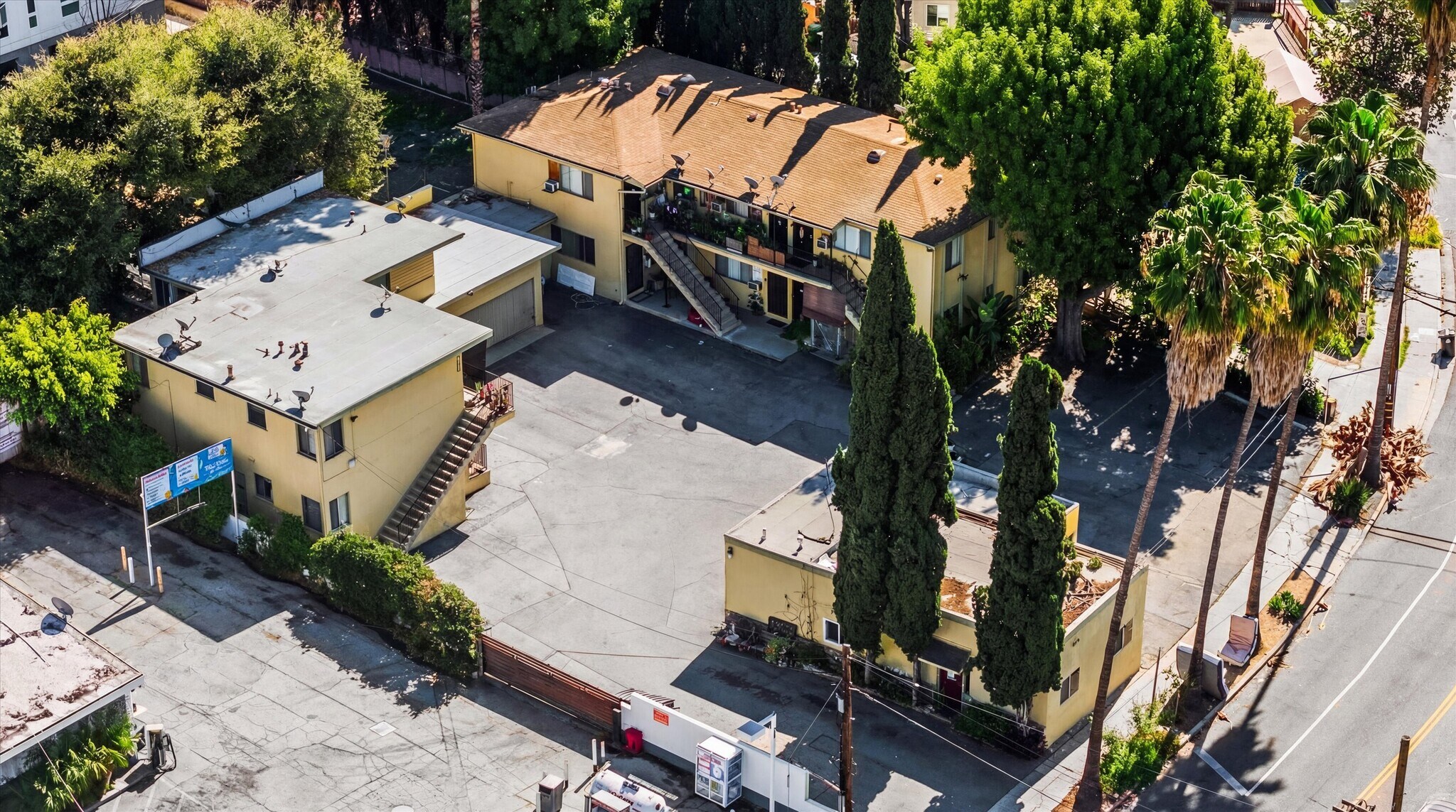 1550 El Paso Dr, Los Angeles, CA à vendre Photo principale– Image 1 sur 14