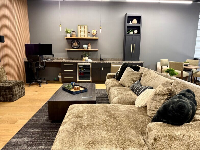 7800 E Greenway RD. Unit A105, Scottsdale, AZ à vendre - Photo de l’immeuble – Image 3 sur 20