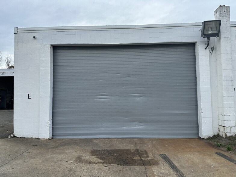 54 Union Ave, Ronkonkoma, NY à louer - Photo de l’immeuble – Image 2 sur 5