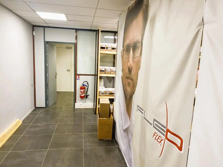 Bureau dans Évry-Courcouronnes à vendre - Photo de l’immeuble – Image 3 sur 8