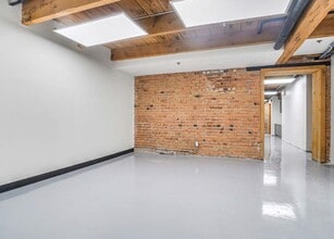 59-71 Rue De Brésoles, Montréal, QC à louer Photo intérieure– Image 2 sur 3