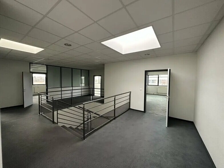 Bureau dans Niederhausbergen à louer - Photo de l’immeuble – Image 2 sur 7