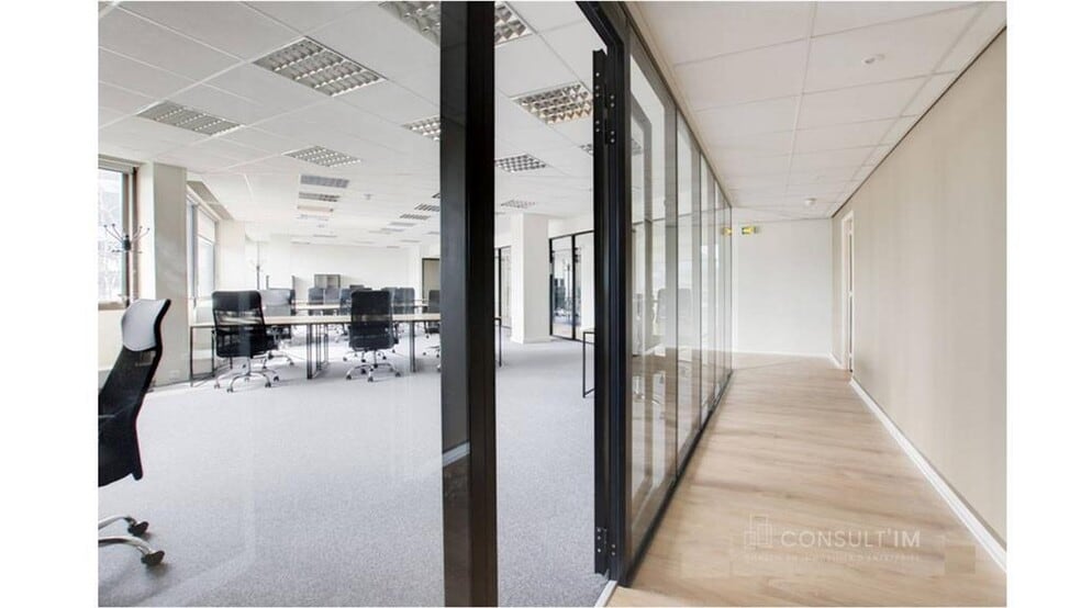 Bureau dans Saint-Cloud à vendre - Photo intérieure – Image 2 sur 7