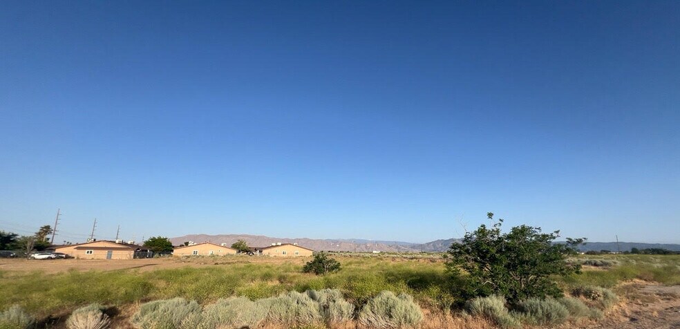 8859 E Ave, Hesperia, CA à vendre - Photo de l’immeuble – Image 2 sur 2