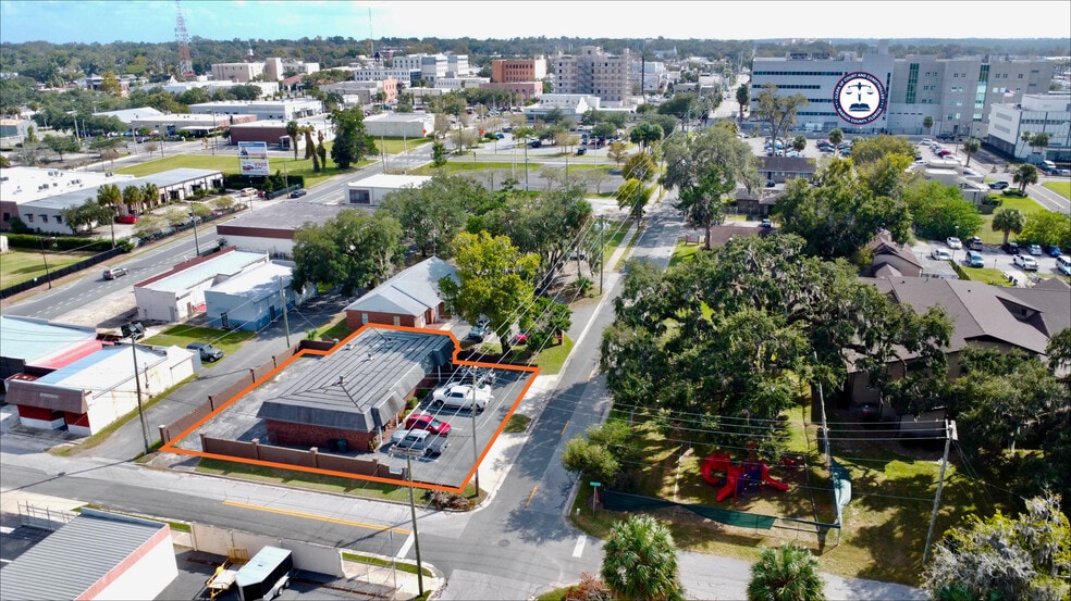 411 NW 1st Ave, Ocala, FL à vendre - Photo principale – Image 1 sur 15