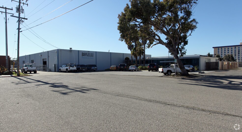 330 Corey Way, South San Francisco, CA à louer - Photo principale – Image 1 sur 2