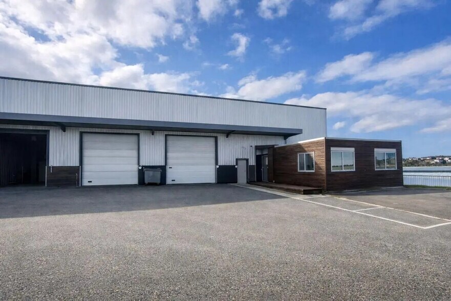 Bureau dans Mondouzil à louer - Photo de l’immeuble – Image 1 sur 12