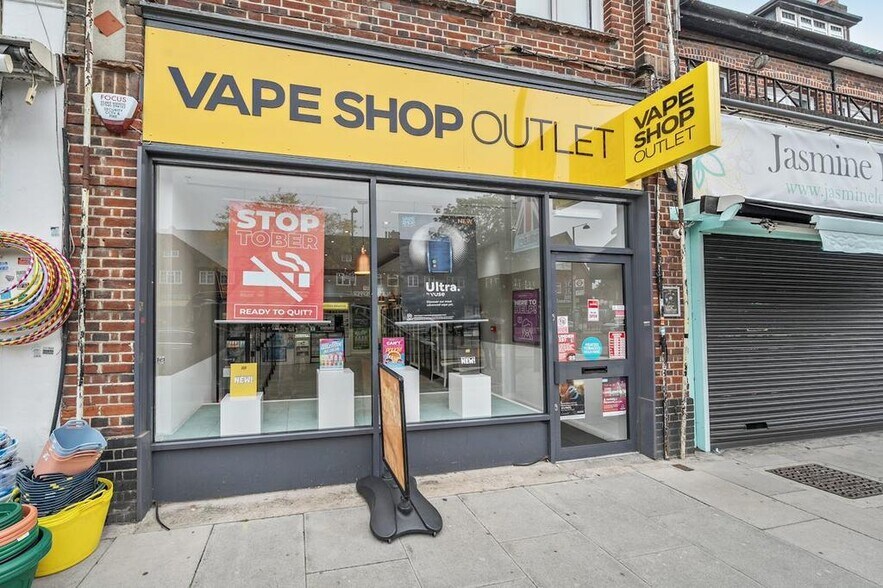 161 Field End Rd, Pinner à louer - Photo de l’immeuble – Image 3 sur 9