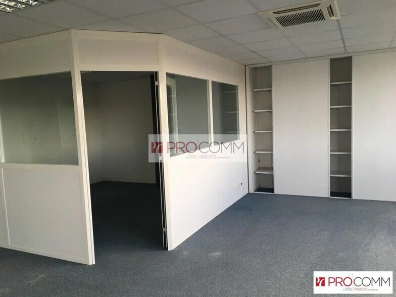 Bureau dans Chartres à louer - Photo de l’immeuble – Image 3 sur 7