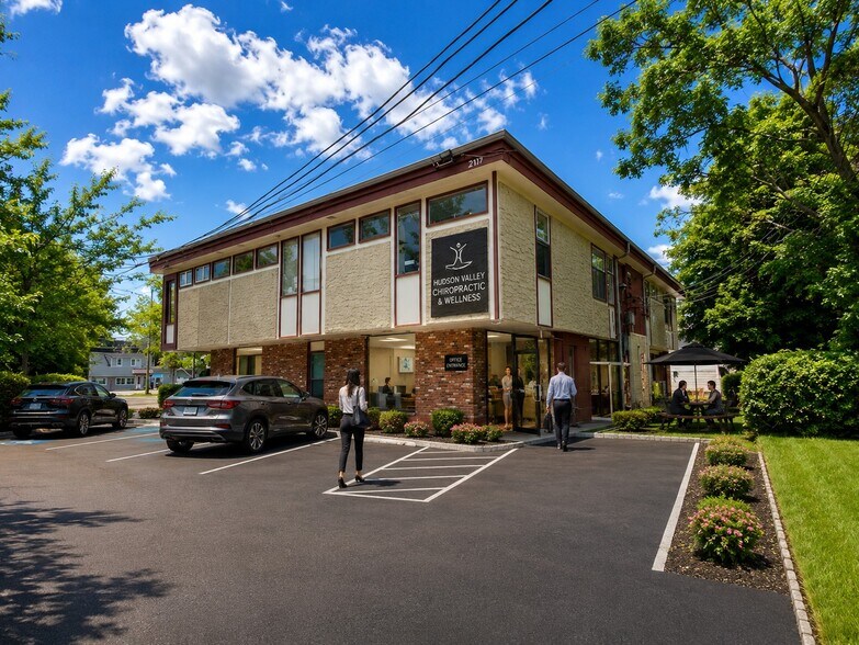 2117 Crompond Rd, Cortlandt Manor, NY à louer - Photo de l’immeuble – Image 2 sur 3