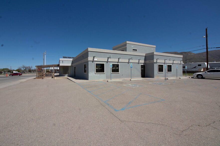 2010 Pecan Dr, Alamogordo, NM à vendre - Photo de l’immeuble – Image 2 sur 16