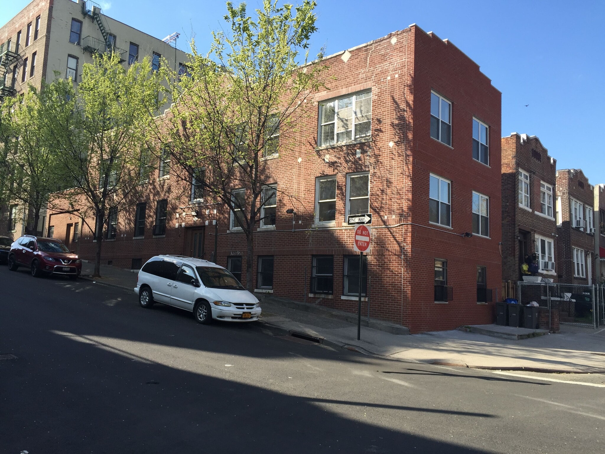 245 McClellan St, Bronx, NY à vendre Photo de l’immeuble– Image 1 sur 21
