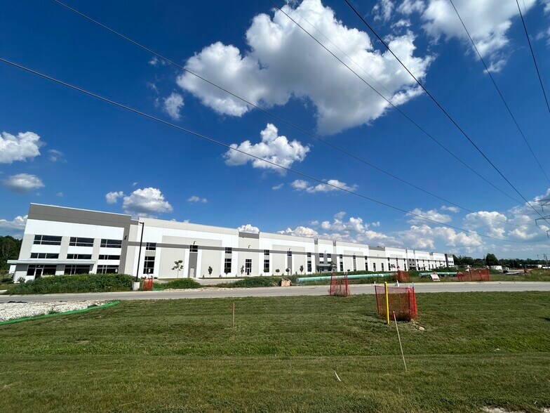 N102W19200 Willow Creek Pky, Germantown, WI à louer - Photo de l’immeuble – Image 2 sur 2