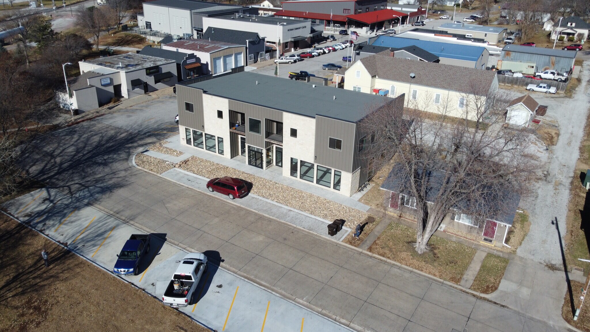 102 Locust St, Hickman, NE à louer Photo de l’immeuble– Image 1 sur 11