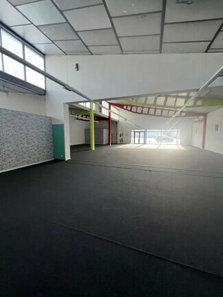 Plus de détails pour Local commercial à louer