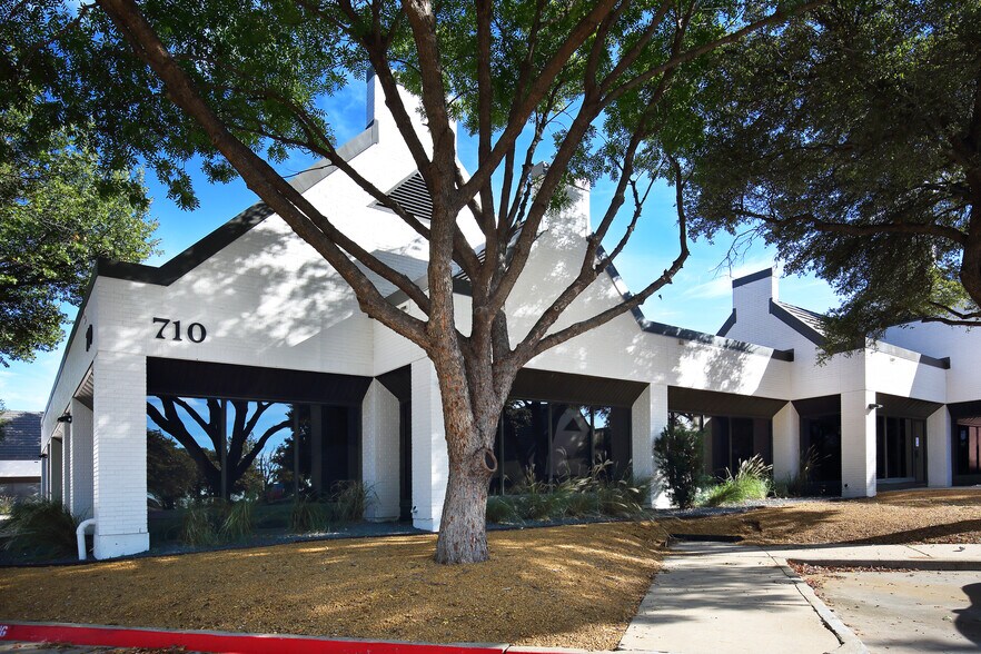 700 E Park Blvd, Plano, TX à louer - Photo de l’immeuble – Image 3 sur 7