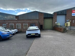 Stockton Close, Walsall à louer Photo de l’immeuble– Image 1 sur 3