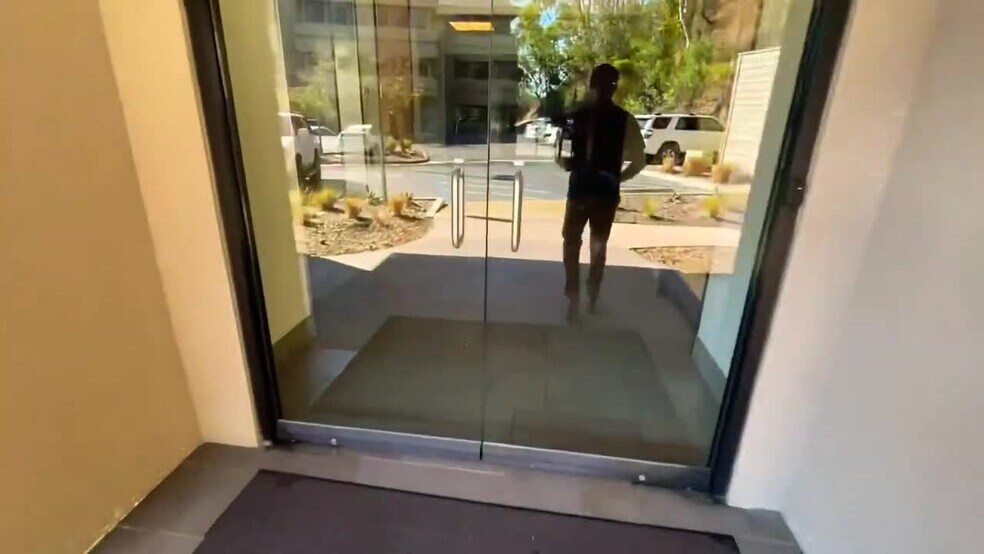 3665 Ruffin Rd, San Diego, CA à louer - Vidéo sur l’annonce professionnelle – Image 3 sur 13