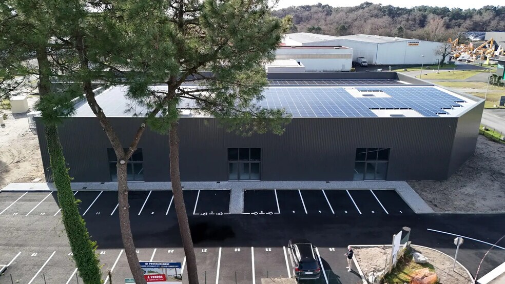 Local d'activités dans Bénesse-Maremne à vendre - Photo de l’immeuble – Image 1 sur 7