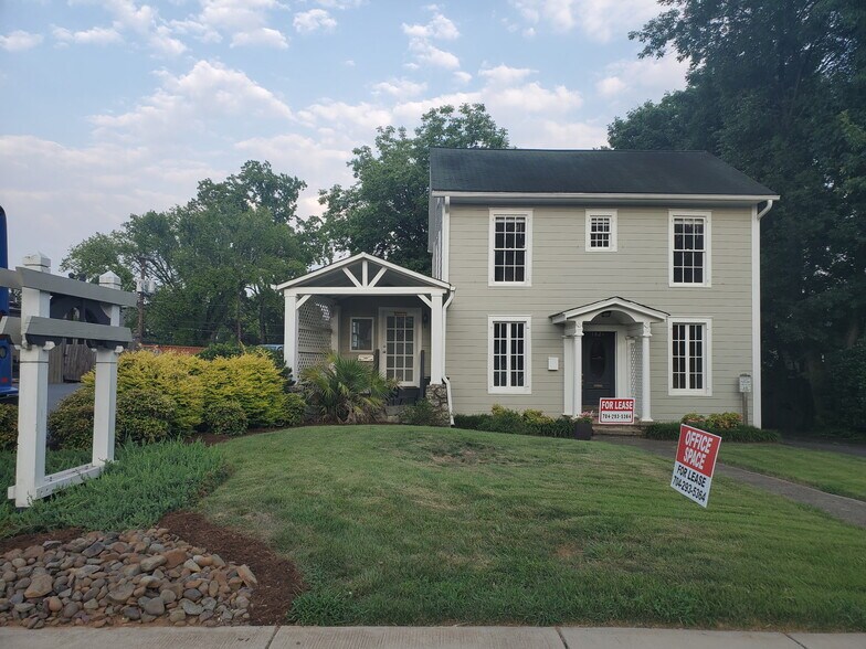 1821 Cumberland Ave, Charlotte, NC à louer - Photo de l’immeuble – Image 3 sur 14