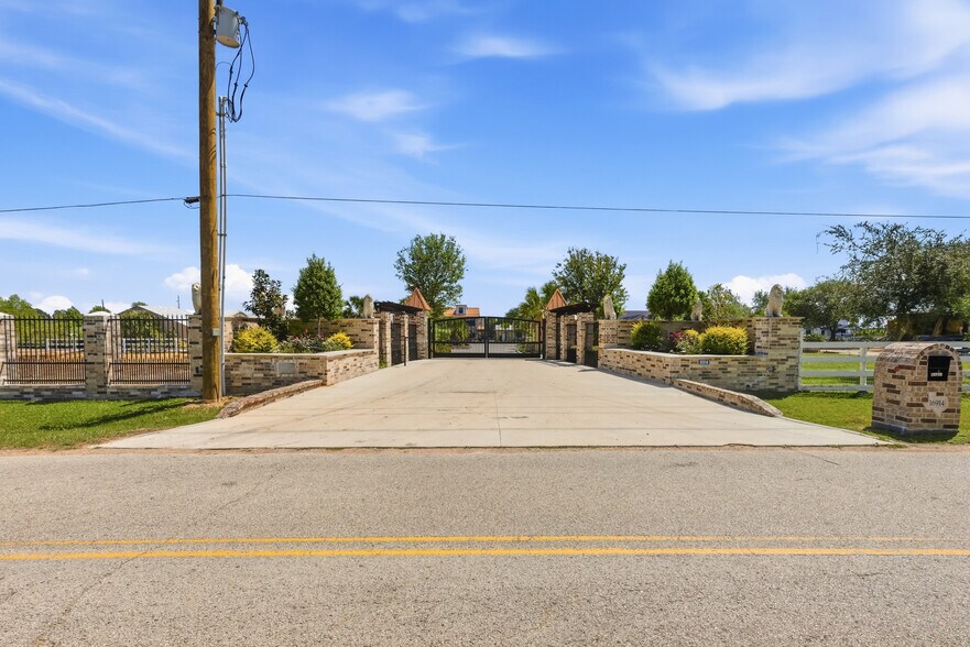 16914 Penick Rd, Waller, TX à vendre - Photo de l’immeuble – Image 3 sur 86