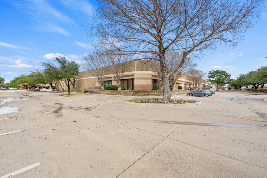 1111 Digital Dr, Richardson, TX à vendre - Photo de l’immeuble – Image 3 sur 32