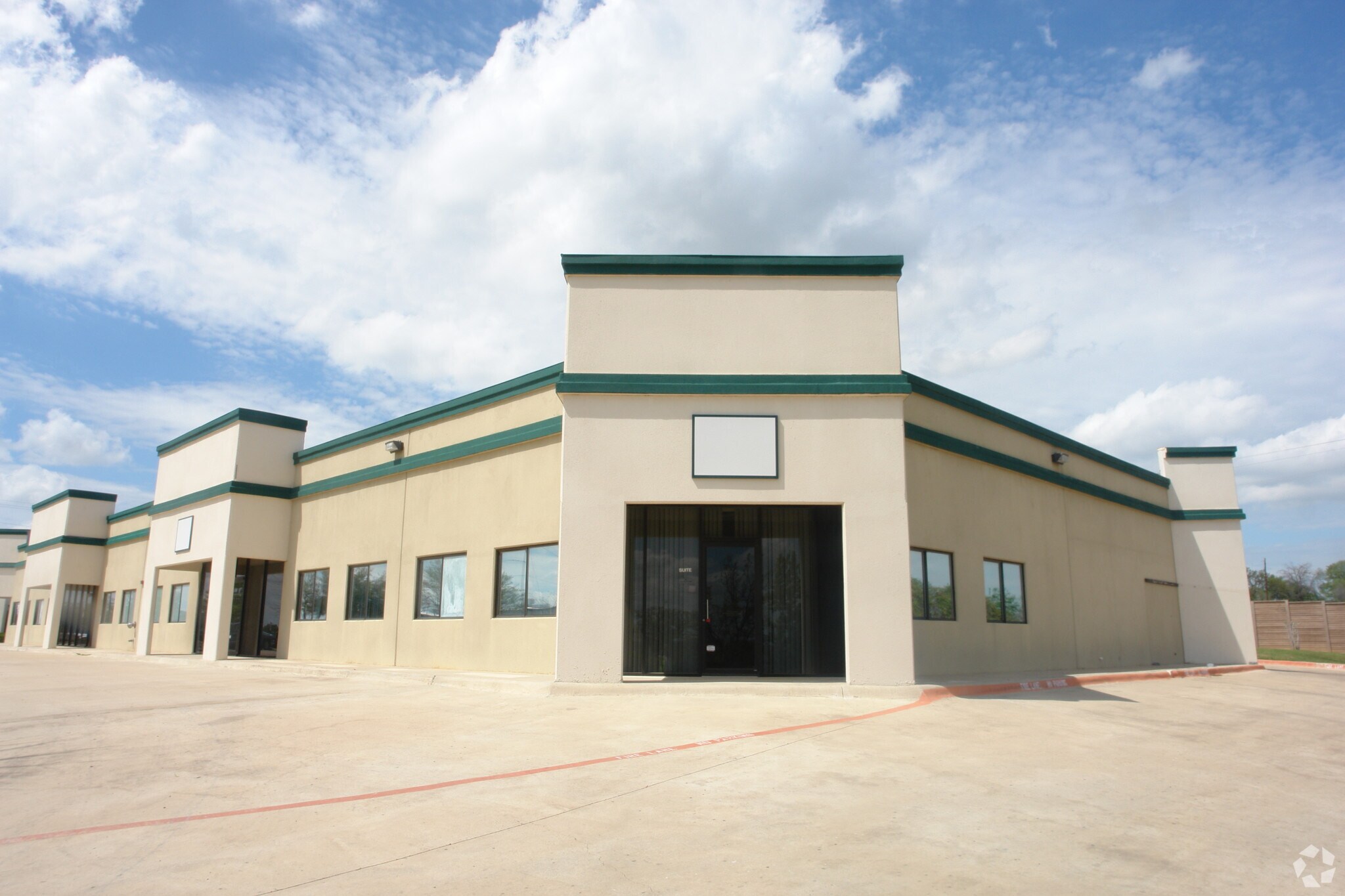2050 Greenwood Dr, Southlake, TX à louer Photo de l’immeuble– Image 1 sur 5