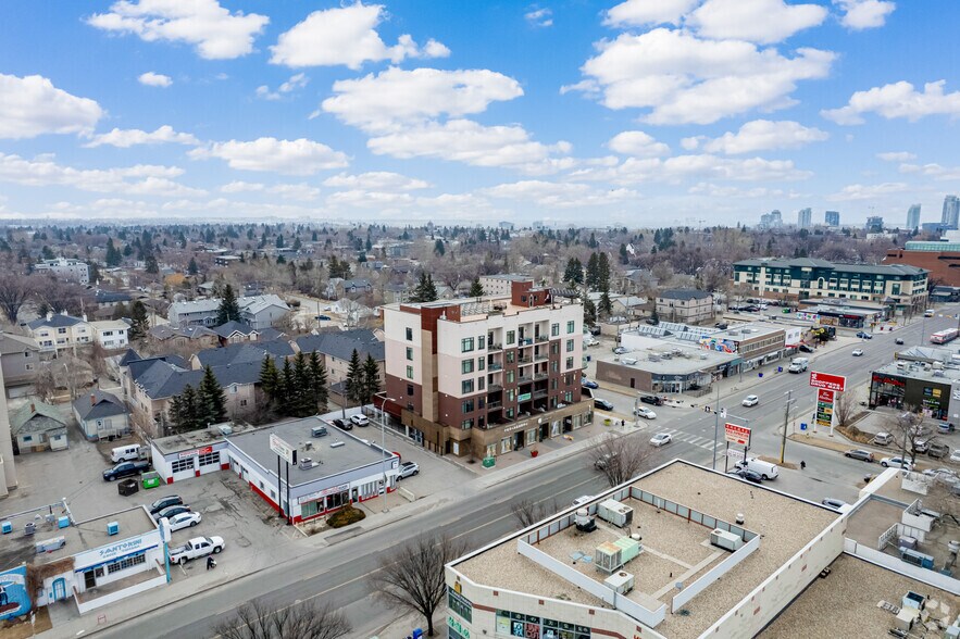1402 Centre A St NE, Calgary, AB à vendre - Aérien – Image 2 sur 5