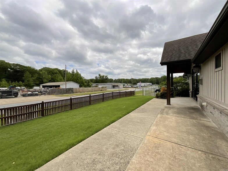 1009 S Redmond Rd, Jacksonville, AR à vendre - Photo de l’immeuble – Image 3 sur 16