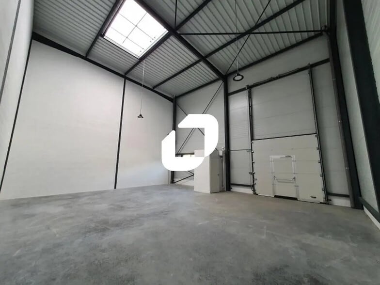 Local d’activités dans Bussy-Saint-Georges à louer - Photo intérieure – Image 2 sur 28