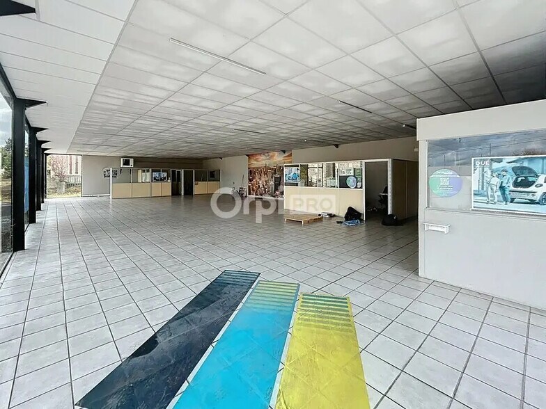 Local commercial dans Malemort à louer - Photo de l’immeuble – Image 3 sur 7