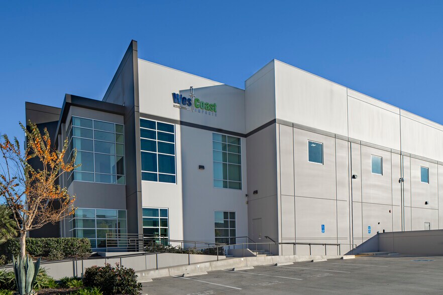 6000 Bandini Blvd, Commerce, CA à louer - Photo de l’immeuble – Image 2 sur 16