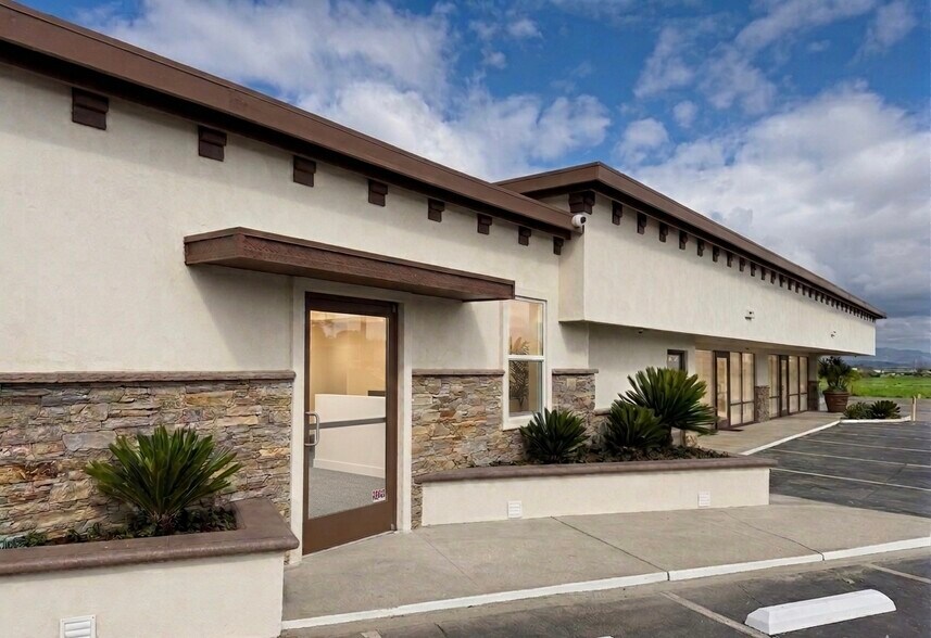 24639 Arch St, Santa Clarita, CA à louer - Photo de l’immeuble – Image 3 sur 12