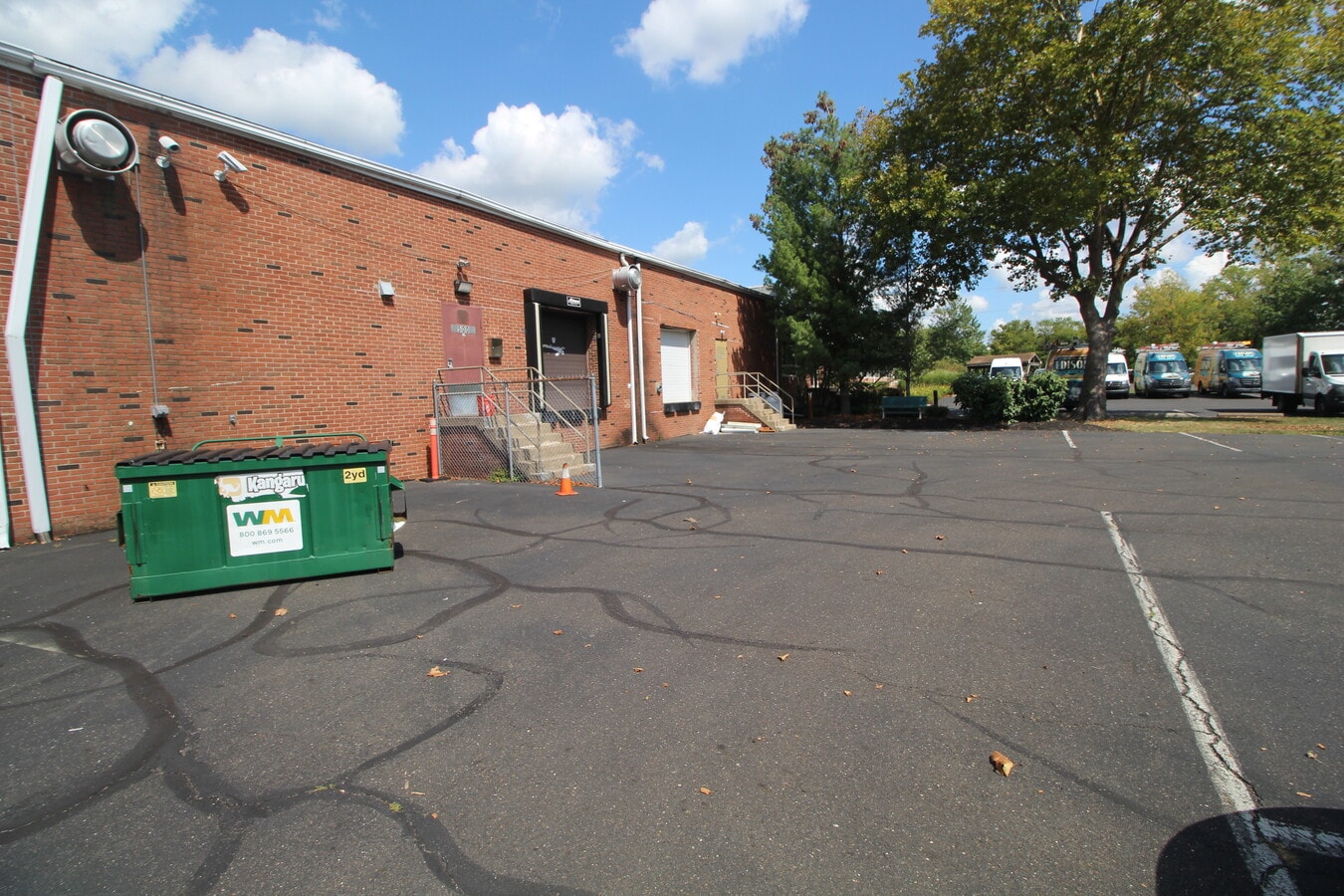 121 Friends Ln, Newtown, PA 18940 - Lot 600 -  - Photo intérieure - Image 1 of 41