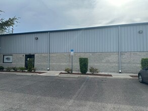 260-278 Springview Commerce Dr, DeBary, FL à louer Photo de l’immeuble– Image 2 sur 3
