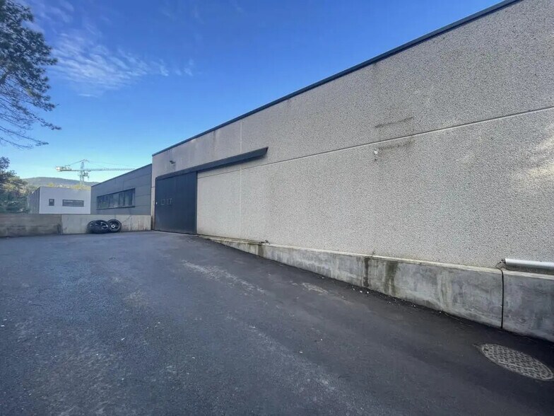 Local d’activités dans Peymeinade à louer - Photo de l’immeuble – Image 1 sur 9